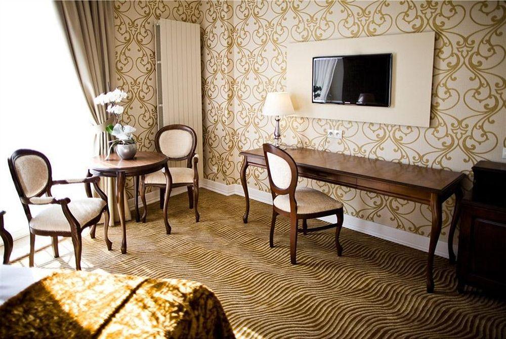 Rezydencja Luxury Hotel Bytom Piekary Slaskie Ngoại thất bức ảnh